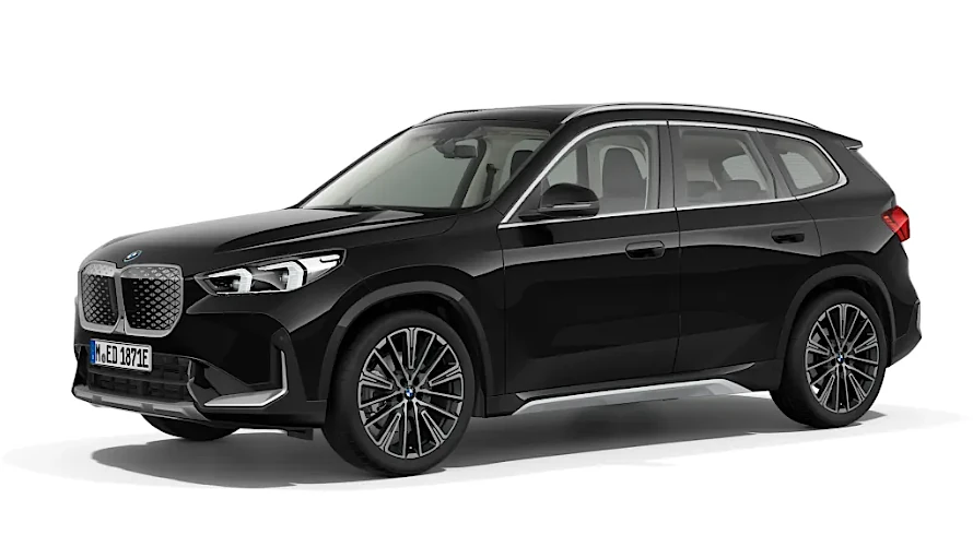 BMW iX1 in schwarz auf weis.